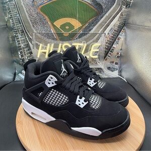 Nike Air Jordan 4 Retro White Thunder (GS) Size 7Y / Wmns 8.5